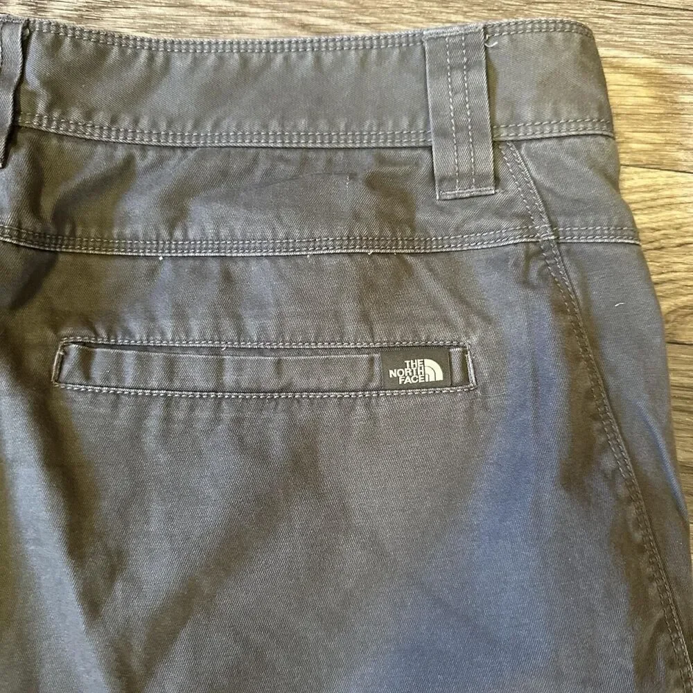The North Face Gray Hiking Shorts Men’s Size Large 34 Lightweight Pockets